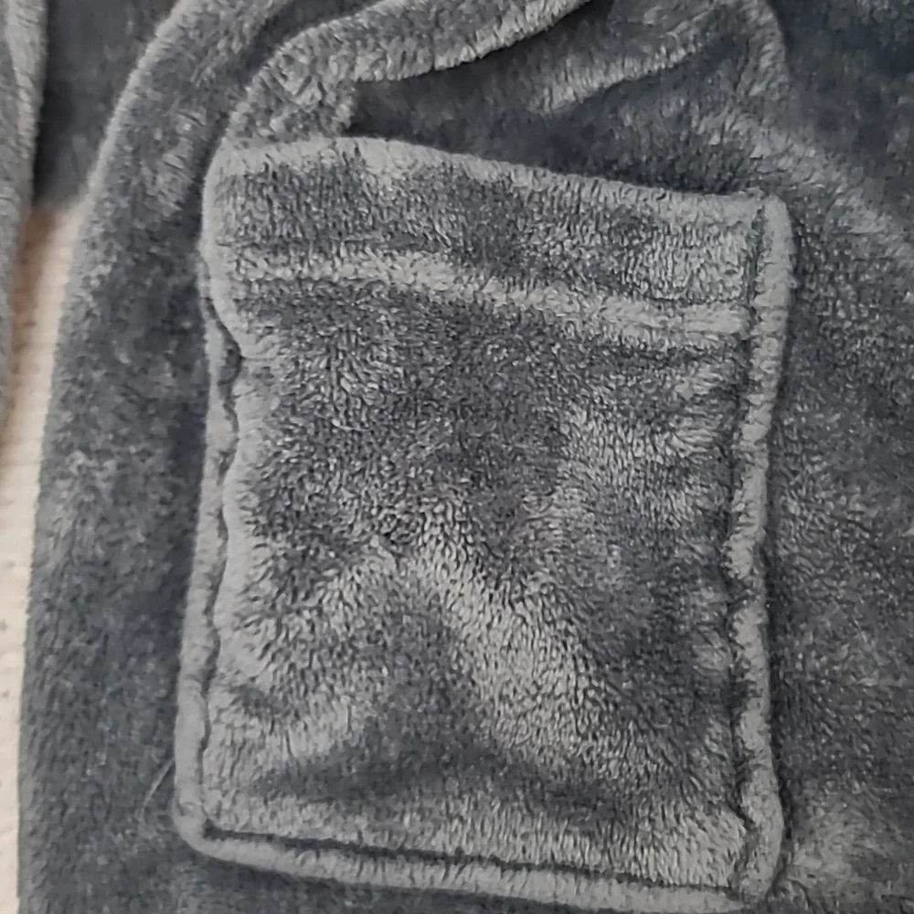 Cat & Jack Plush Cozy Sherpa Long Sleeve Hooded Monster Robe in Dark Gray/Blue
